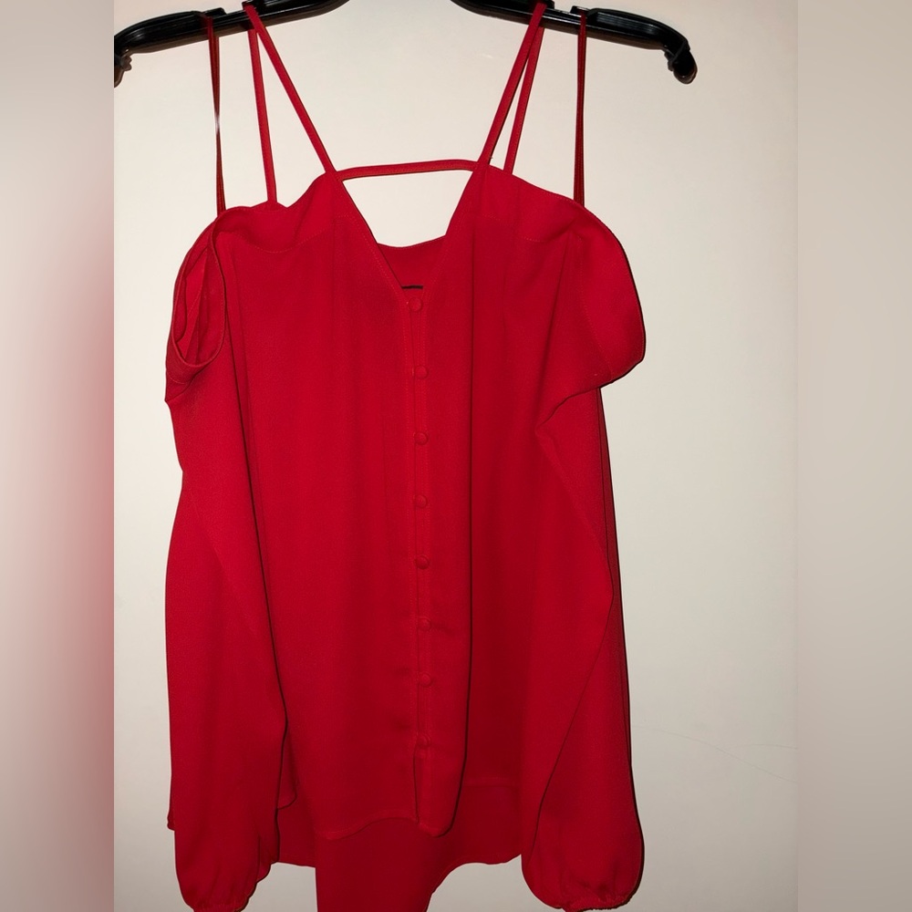 Red Express silky Sz med button front top